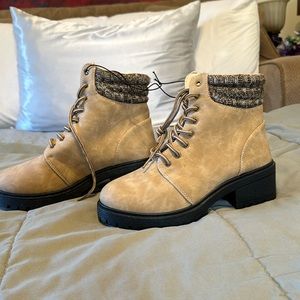 tan combat boots